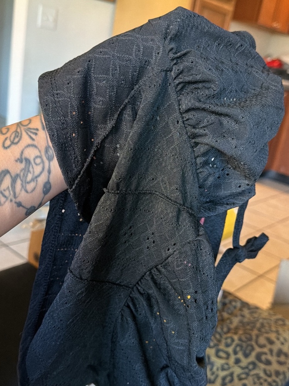 SHEIN Black Cropped Eyelet Puff Sleeve Top